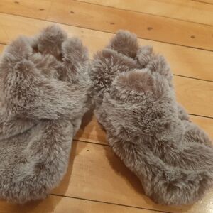 Gray Plush Slip-On Slippers for Comfort
